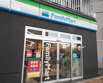 コンビニ　ファミリーマート 新今宮駅東店（コンビニ）まで150m
