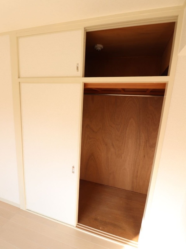 その他設備　洋室の収納