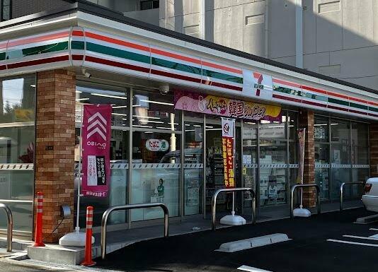 コンビニ　セブンイレブン 大阪烏ケ辻1丁目店（コンビニ）まで457m