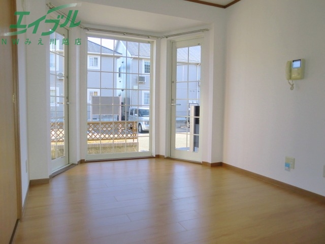 居室・リビング　同物件別室の画像です