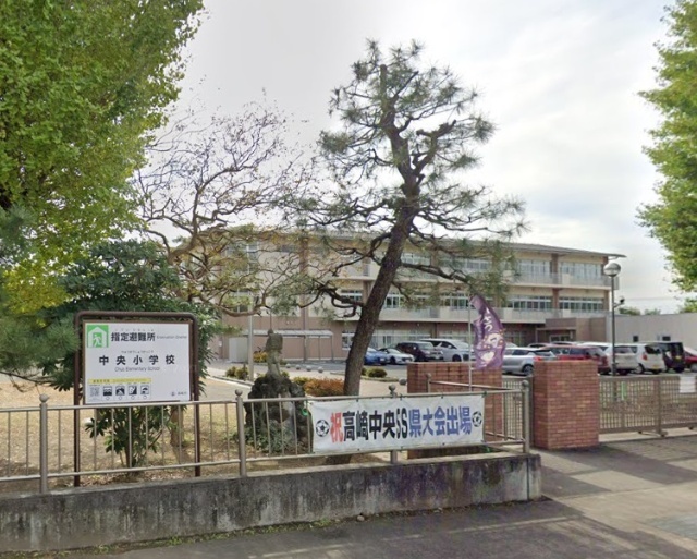 小学校　高崎市立中央小学校（小学校）まで887m