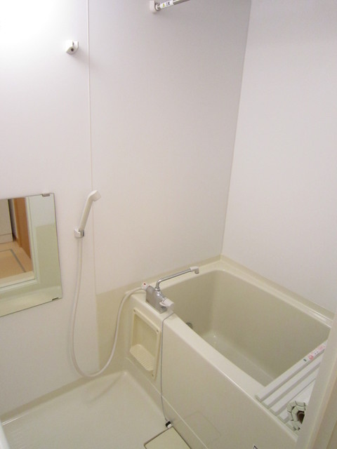 バス・シャワールーム　浴室乾燥機能・追炊き機能付。