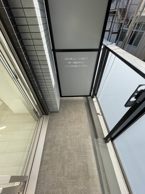 バルコニー　暖かな日差しのふりそそぐバルコニー