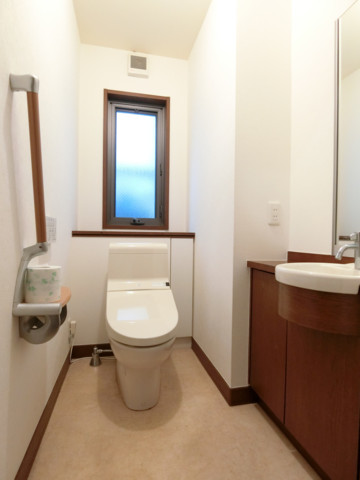 トイレ　トイレ内に手洗い場付きです。