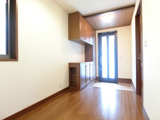 玄関　広々とした玄関。大容量のシューズボックスも！