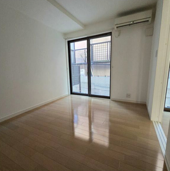 居室・リビング　South One