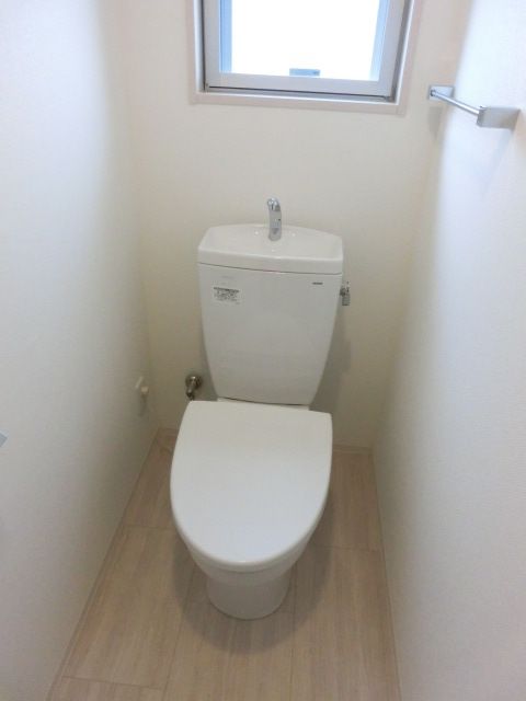 トイレ　☆窓付きトイレ☆