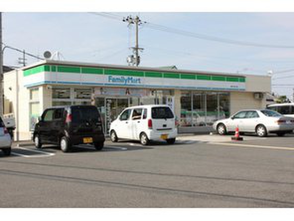 コンビニ　ファミリーマート貝塚二色の浜店（コンビニ）まで300m