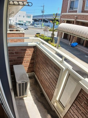 バルコニー　開放的で明るい空間を演出してくれるバルコニーです