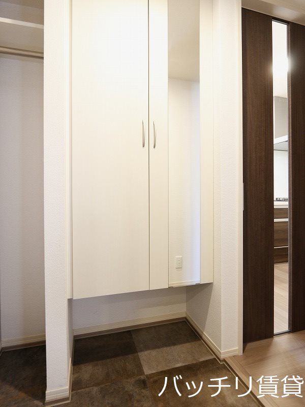 玄関　別号室の画像。現況優先
