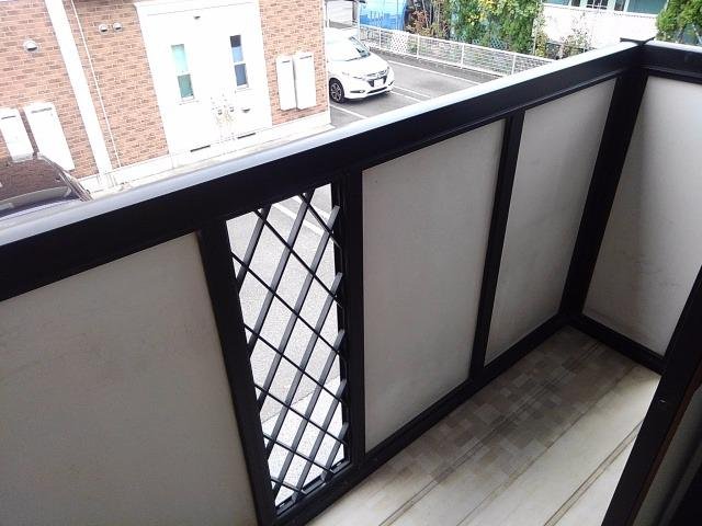 バルコニー　お洗濯にも便利なバルコニー付き