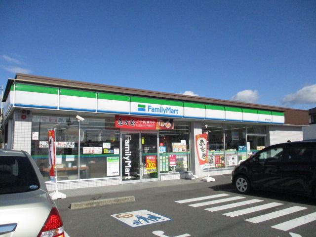 コンビニ　ファミリーマート（コンビニ）まで490m