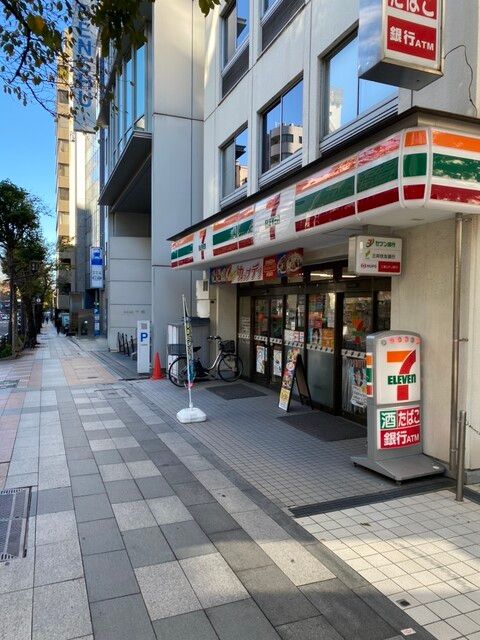 コンビニ　セブンイレブン 九段北4丁目店（コンビニ）まで108m