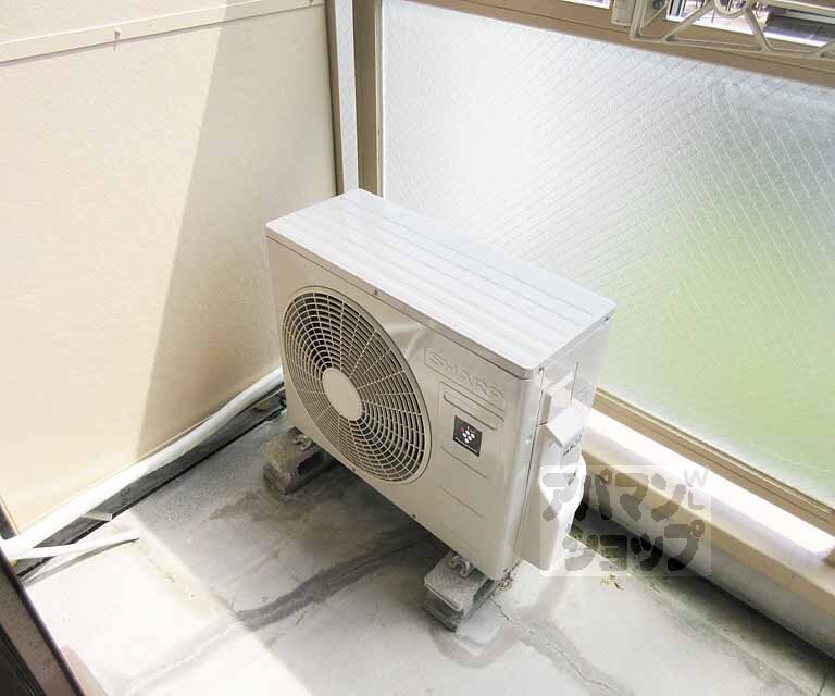 バルコニー　室外機がコチラ