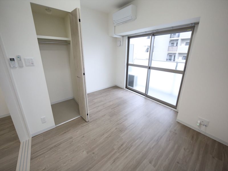 バルコニー　洋室6.9帖　ウォークインクローゼット