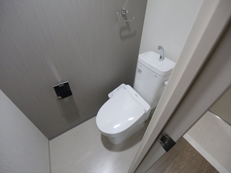 トイレ　温水洗浄暖房便座付トイレ