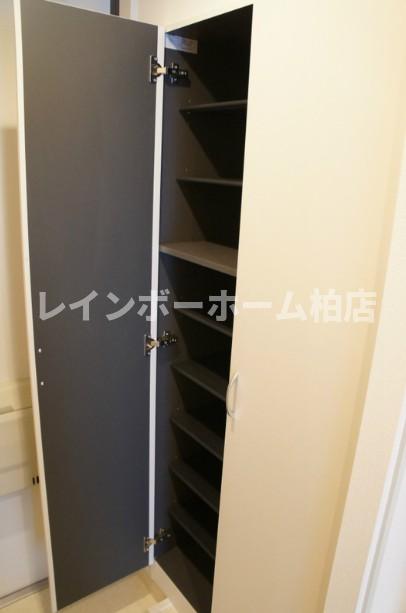 玄関　シューズボックスがあります