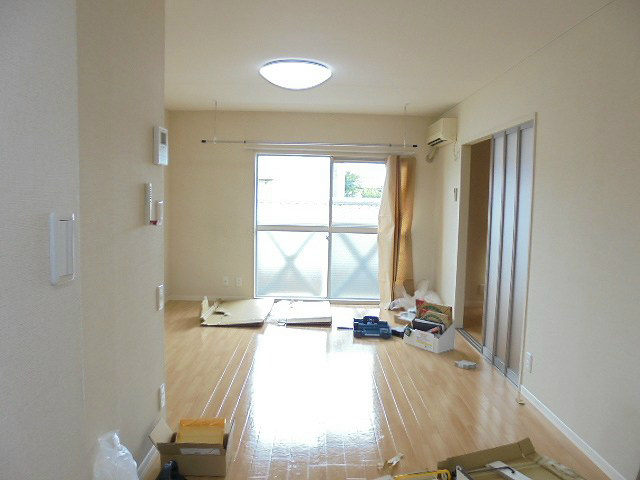 居室・リビング　写真は203号室です（参考）
