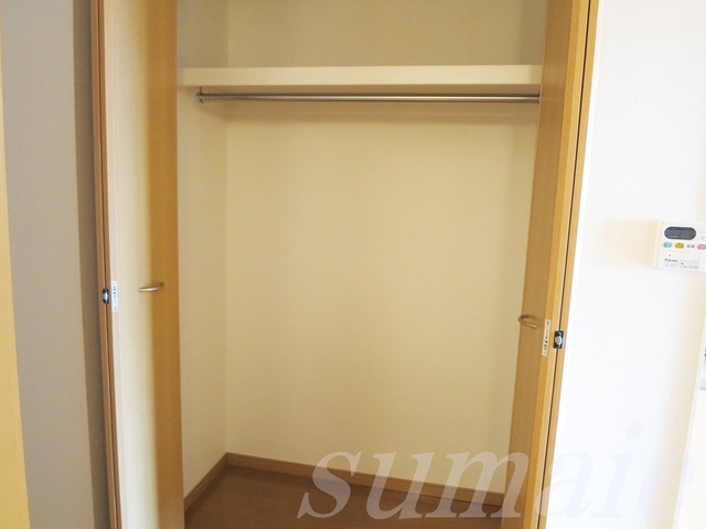 収納　☆廊下にも大きめの収納あります☆
