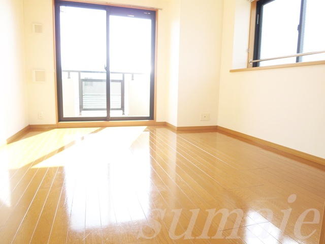 居室・リビング　☆クッションフロアーの陽当り良好なお部屋です☆