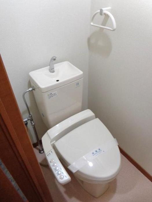 トイレ　ウォシュレット付きの洋式トイレです♪
