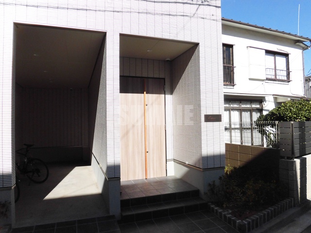 エントランス　入り口部分です♪
