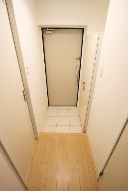 玄関　参考、写真の反転タイプ（１０５号　室内写真）