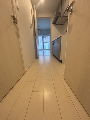 玄関　※写真は同じマンションの違う部屋のものになります。