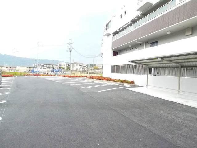 駐車場　駐車場に車を止められます