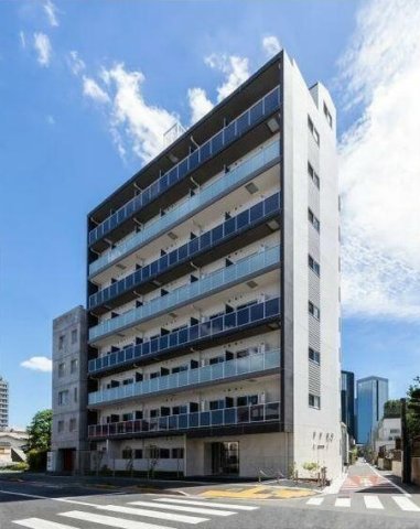建物外観　鉄筋コンクリート造のがっちりとした建物。