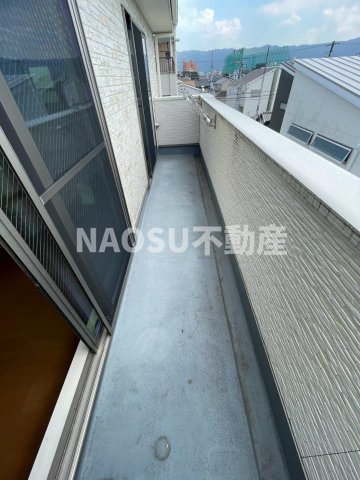 バルコニー　お洗濯にも便利なバルコニー付き
