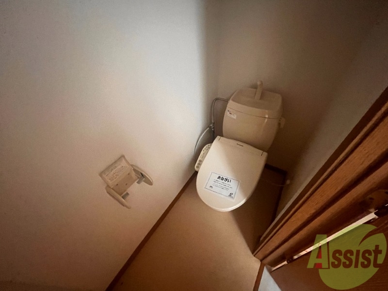 トイレ　お手洗いは温水洗浄付き。これは個人的に外せません。