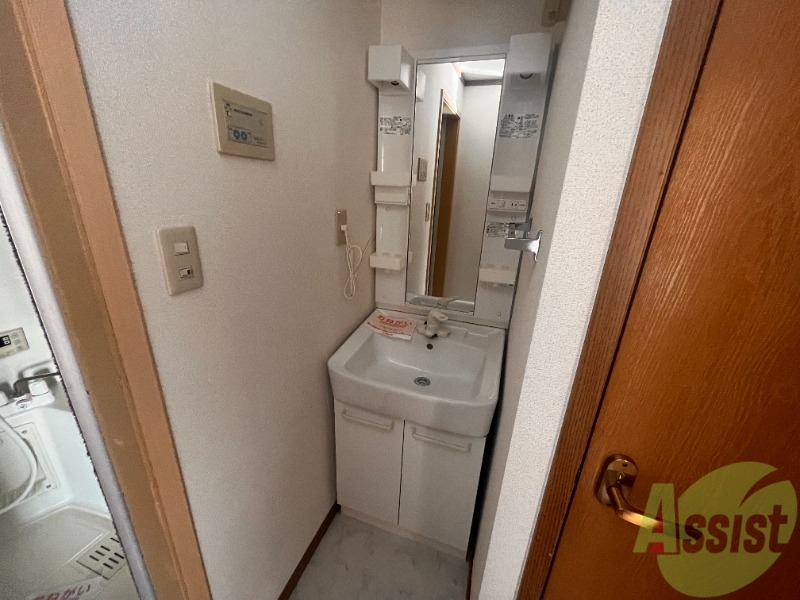 洗面設備　洗面台もあありますので朝の準備はこちらから。