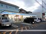 コンビニ　ローソン鹿児島伊敷ニュータウン店（コンビニ）まで557m