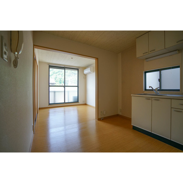 居室・リビング　同じ敷地内の別の部屋