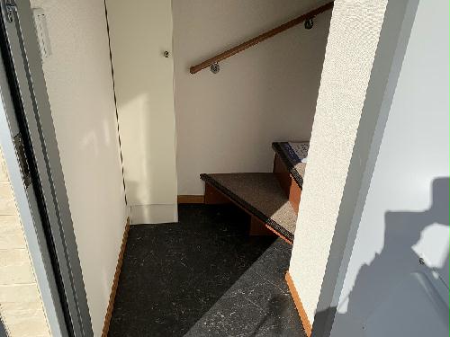 玄関　入ってすぐ階段があります。