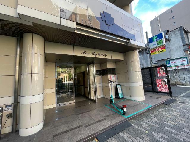 【渋谷区東のマンションのエントランス】