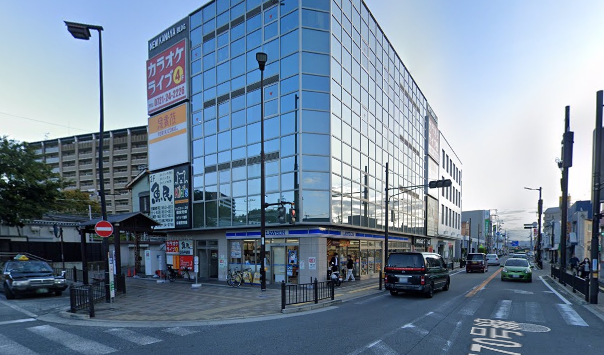 コンビニ　ローソン近鉄富田林駅前店（コンビニ）まで419m