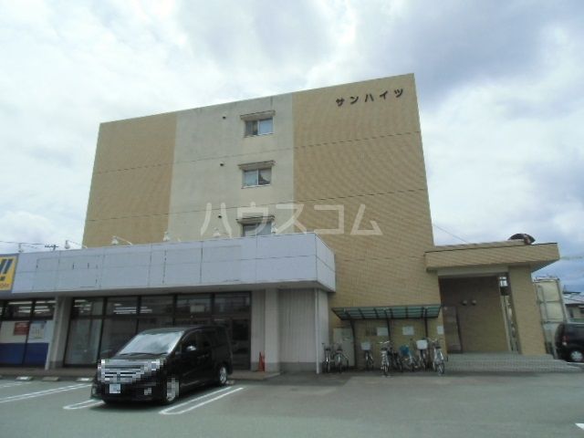 菊川市半済のマンションの建物外観