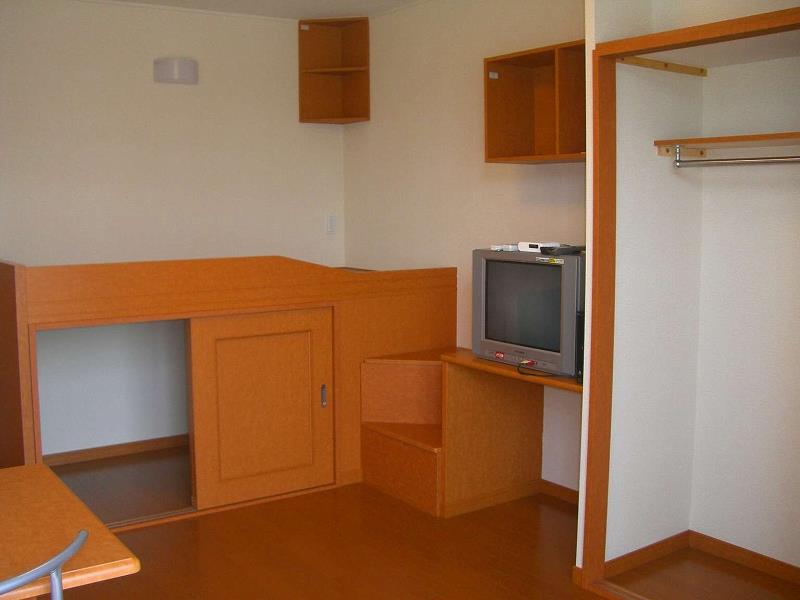 収納　クローゼット、収納棚、ベッド下収納あり。