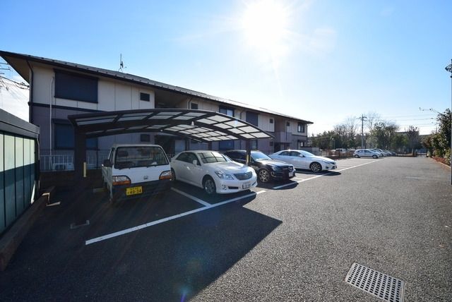 【ふじみ野市鶴ケ岡のアパートの駐車場】