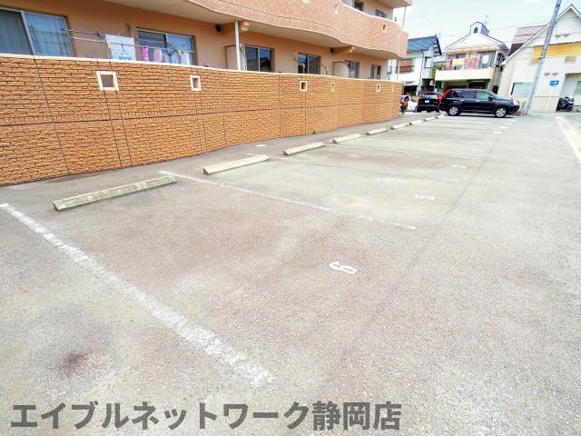 【静岡市葵区大岩本町のマンションの駐車場】