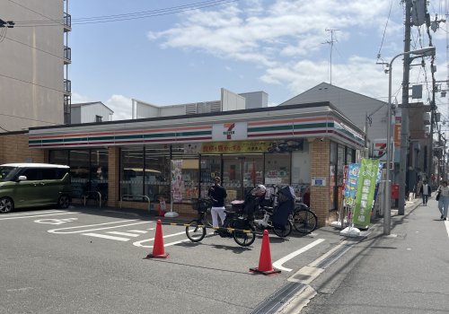 【大阪市阿倍野区丸山通のアパートのコンビニ】