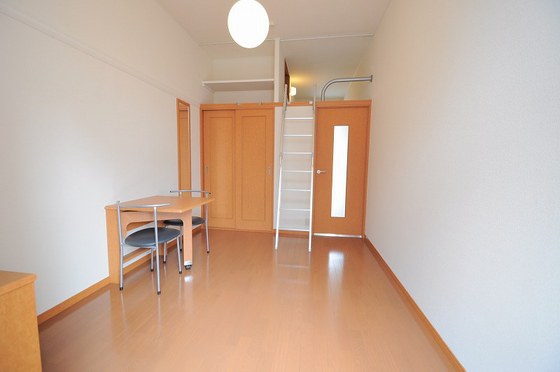 居室・リビング　※別部屋の写真です