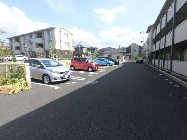 【千葉市中央区都町のアパートの駐車場】