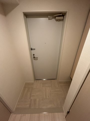 【千葉市稲毛区黒砂のマンションの玄関】