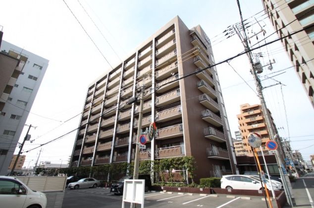 【岡山市北区厚生町のマンションの建物外観】