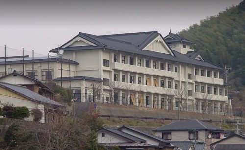 【長崎市西山のアパートの中学校】