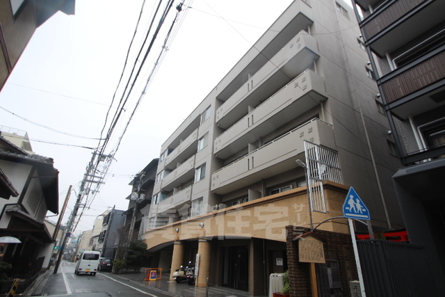 京都市下京区中野之町のマンションの建物外観