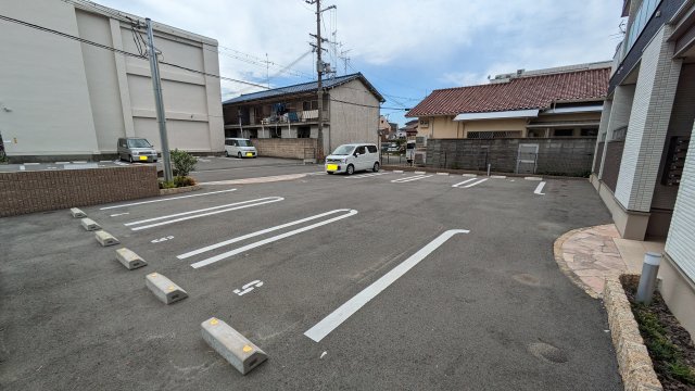 【泉北郡忠岡町忠岡東のアパートの駐車場】